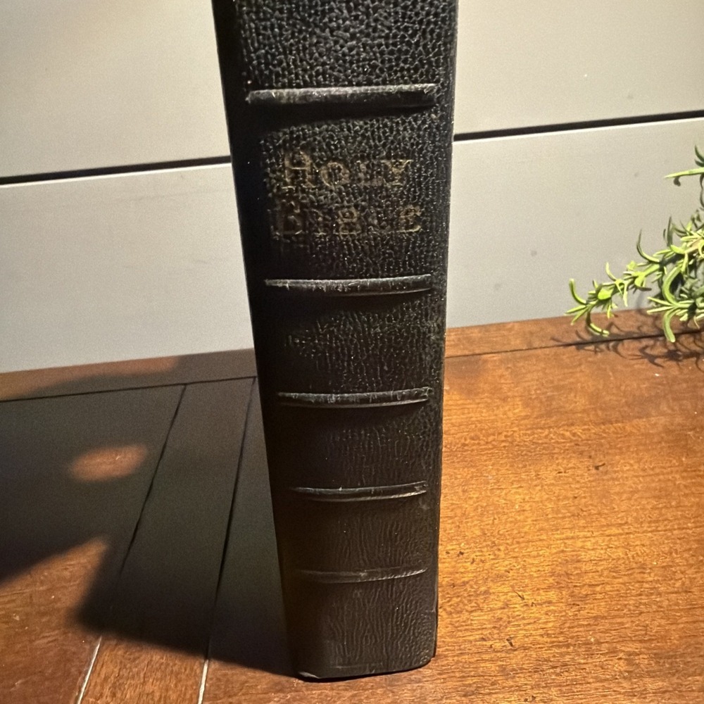 Holy Bible World 1941 KJV Genuine Leather Concordance Vtg World Pub - Picture 2 of 8